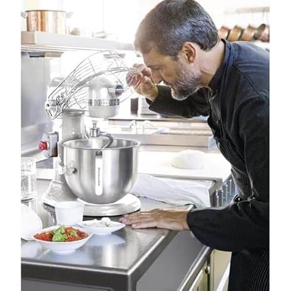 Découvrez notre test détaillé du robot pâtissier KitchenAid Professional 325 W : puissance, performance et polyvalence pour vos recettes de pâtisserie.